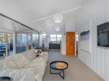 Coastal Break Bach (Bachcare) - Whangamata