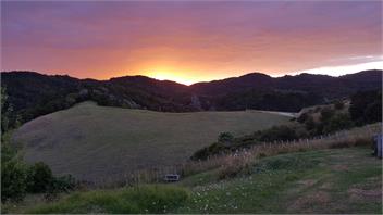 Whananaki Barn -Off Grid Living with Beach Views! - Whananaki North