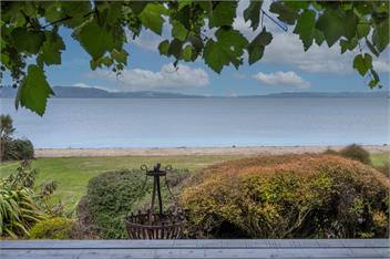 Lounge to Lake - Water's Edge, Lake Rotorua - Rotorua