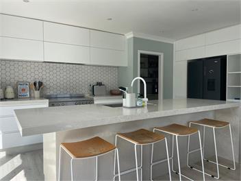 AVAILABLE for AIMS and CHRISTMAS - Tauranga