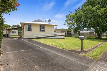 The Charleston Charm - Whangamata - Whangamata