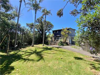 Ocean Beach Family Retreat - Whangarei