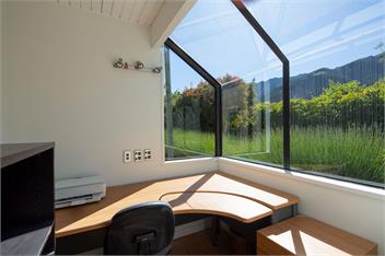 Lakeview Paradise: 3BR, Hot Tub, BBQ, Garden - Queenstown