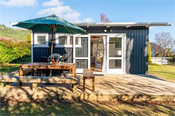 Tui Shack - cosy with lake views - 