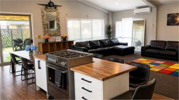 LARGE GROUP ACCOMODATION HAMILTON "Horotiu Homestead" -