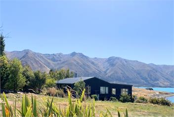 Lakeside Ōhau | Panoramic Lake & Mountain Views -