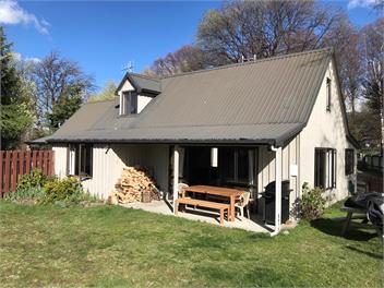 House handy to lake and township - Wanaka