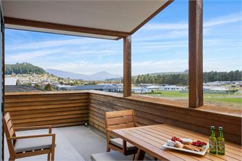 Adventure Sika - Relax on the deck with views - Taupo