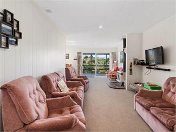 Family Fun at The Lake (Bachcare) - Lake Tarawera