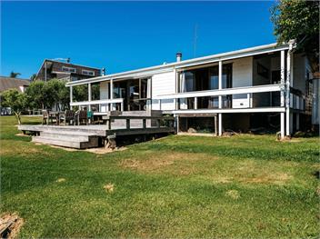 Peaceful Picnic Bay (Bachcare) - Surfdale
