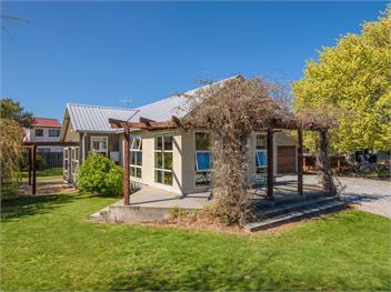 Charming on Cherry (Bachcare) - Wanaka