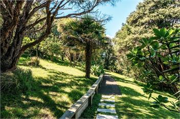 CrossTrees Chalet (Bachcare) - Waiheke Island