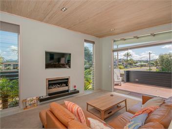 Castaway Bach (Bachcare) - Whangamata