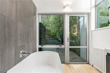 A Stunning Stay (Bachcare) - Queenstown