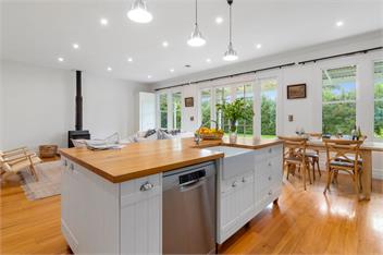 Botham's Beauty (Bachcare) - Blenheim