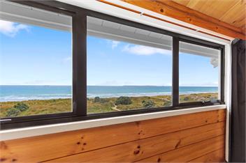 Sunny Seas Papamoa Beachfront Retreat - Papamoa