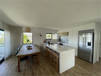 Sully’s Beach House. Spa, sauna, mini gym: 45 seconds to beach. Sleeps 7 - Mt Maunganui