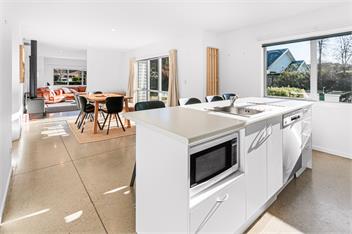 The Modern Retreat - Albert Town