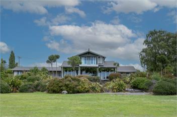 Lounge to Lake - Water's Edge, Lake Rotorua - Rotorua
