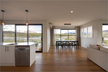 Golfers and Skiers Retreat (Bachcare) - Jacks Point