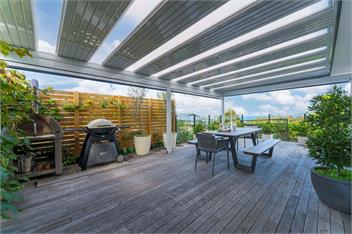 Lake View Retreat - lake views, BBQ & Pizza Oven - Taupo