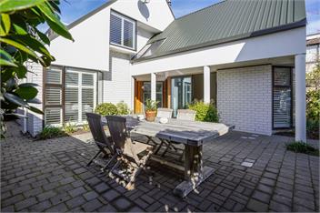 Stylish Fendalton Townhouse (Bachcare) - Christchurch