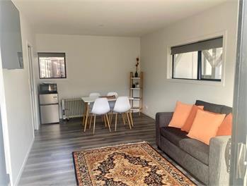 Beverley Hills Studio Apartment - Shared Pool & Spa Pool - Whangamata