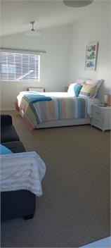 available KINGS BIRTHDAY WEEKEND 'Ocean Cove at Whangamata (5 minutes from beach & shops) - Coromandel