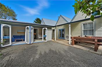 Toad Hall (Bachcare) - Akaroa