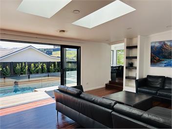 Large Family Home with pool and next to park - Wanaka