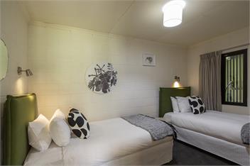Coronet Peak View | 3BR Home with Hot Tub & Garden - Queenstown