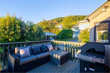 Lakeview Paradise: 3BR, Hot Tub, BBQ, Garden - Queenstown
