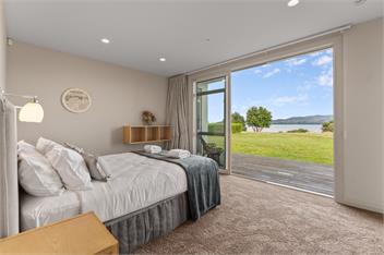 Lakefront Kuiwai - Taupo - on the lake + spa pool! - Taupo