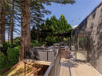 Modern Coastal Tree House (Bachcare) - Whangamata