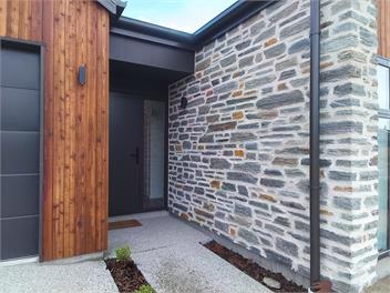Central Cromwell Charm -