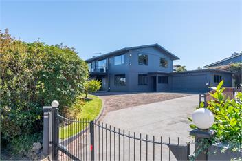 Tranquil Stay Two Mile Bay - lake views + playground -