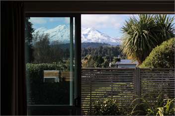 Full Mountain Views - Free WiFi & Netflix - Ohakune