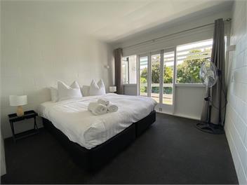 Second Floor Apartment - Sun Soaked Oasis with Views - Auckland
