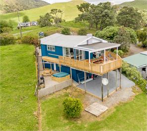 4-6 Bdr ONEPU MOANA Holiday Home - with Views + SpaPool - The Hokianga