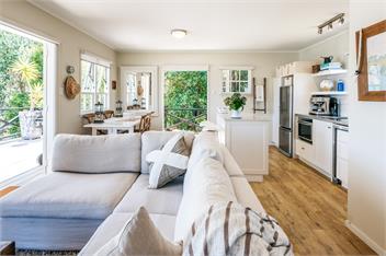 Black Bach on Burrell - Waiheke Island