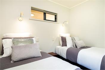 Lawn Cottages - Hydrangea Cottage - Hastings