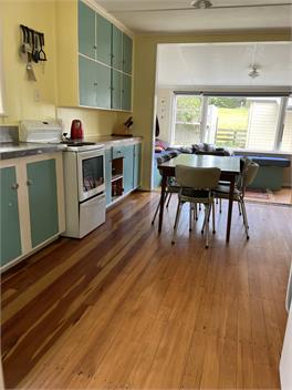 Sunny Bach minutes to beach, golf, park. Perfect for large families or two families! - Masterton