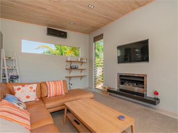 Castaway Bach (Bachcare) - Whangamata