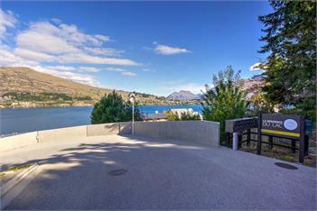 The Villa Lookout (Bachcare) - Queenstown