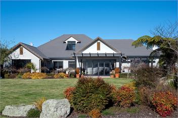 "Taha Moana" Step out the door onto the lake front - Rotorua