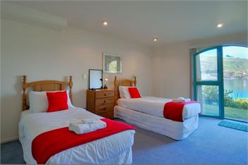 Frankton House (Bachcare) - Queenstown