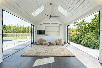 Horseshoe Bend Estate | Sleeps 12 | Swimming Pool | Spa Pool | Tennis Court | Set on Large Grounds - Wanaka