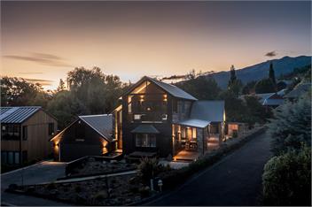 Belfast Dacha, Central, Linen and clean included, Hot Tub and Sauna. - Hanmer Springs 