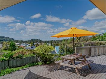 The Blockhouse (Bachcare) - Whangamata