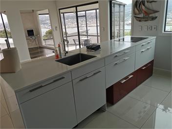 Luxury accommodation with spectacular Harbour view - Dunedin 